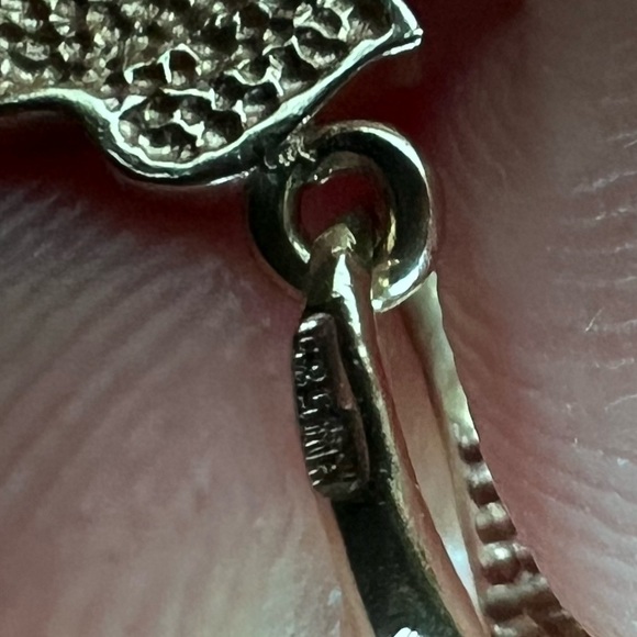 Solid Rose gold gold fish pendant - Picture 4 of 7